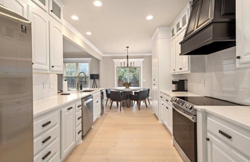 Benton County Casa | The Hearth House - Quiet Rogers Retreat