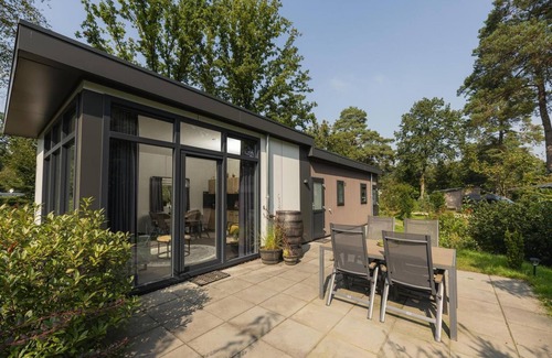 Lieren Casa | The Heide Lodge offers a luxurious and comfortable holiday experience on a spacious plot with a private garden and excellent amenities.