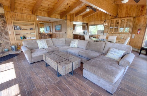 Zephyr Cove Casa | The Heights 4 Bedroom Home by RedAwning