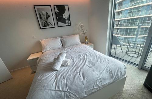 Docklands Apartamento | The Heights at Riverline O2 View & AC