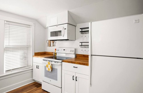 Peoria Heights Casa | The Heights Nook | Peaceful Getaway with a Den