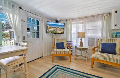 Downtown Myrtle Beach Casa | The Hemingway Cottage- 201 N Ocean