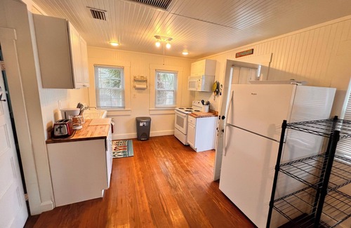 Bradenton Beach Cabaña | The Hemingway-Key West Style Cottage... Million Dollar Waterfront.dock..beach