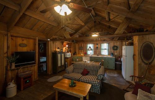Robbinsville Casa | The Hemlock Hide Away