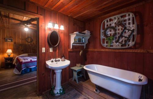 Robbinsville Casa | The Hemlock Hide Away