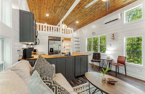 Menlo Casa | The Hemlock Hideaway tiny home!