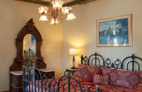 West Main HIll Cama Y Desayuno | The Henderson Castle Inn