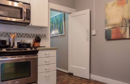 Neartown Casa | The Hera! Luxury Mansion in Montrose w/ Pool 2BR+3
