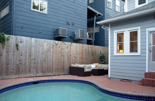 Neartown Casa | The Hera! Luxury Mansion in Montrose w/ Pool 2BR+3