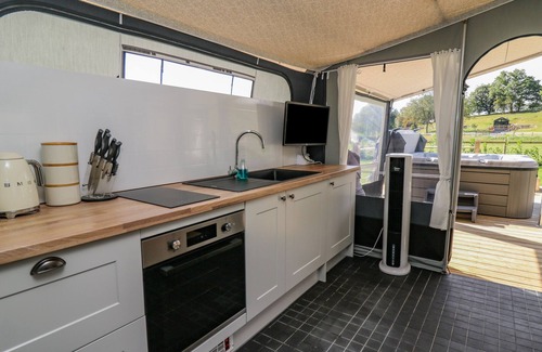 Llandrindod Wells Cabaña | The Heron