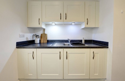 Shefford Villa | The Heronslee | House w. Office, Garden & Parking | eco-Short Term Let by SILVA