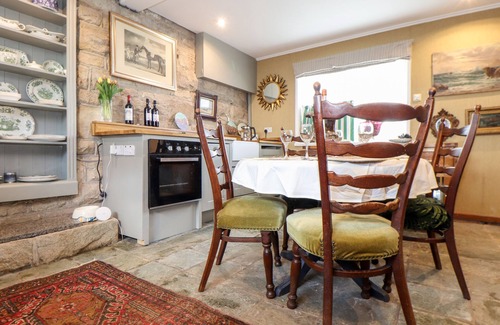 Goldsithney Casa | THE HEXAGON HOUSE, pet friendly, with hot tub in Goldsithney
