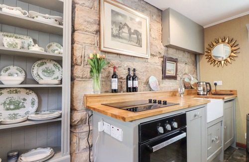 Goldsithney Casa | THE HEXAGON HOUSE, pet friendly, with hot tub in Goldsithney