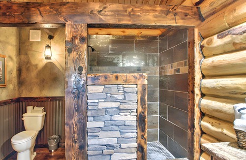 West Yellowstone Hotel | The Hibernation Station