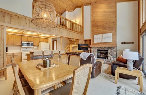 Harbor Springs Casa | The Hidden Chalet
