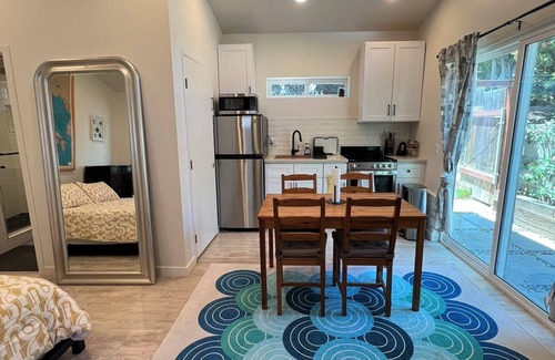 Los Angeles Casa | The Hidden Farmhouse - Perfect for Travel Nurses, Medical Students, and More!