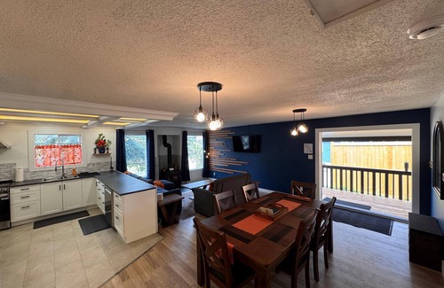 Hinton Casa | The Hidden Gem - Large Patio, Fire Pit & Outdoor Seating + King & Queen Beds