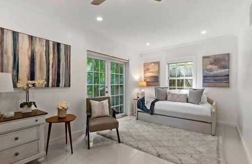 Northeast Coconut Grove Villa | The Hidden Grove Summ