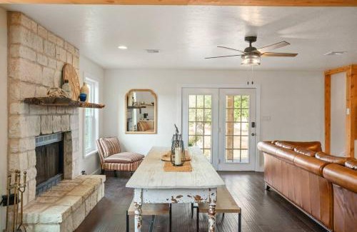 Fredericksburg Casa | The Hidden Tavern House With Private Hot Tub