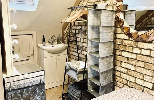 Barlby Cabina | The hide away more than you think with a hot tub out door pizza oven plus more