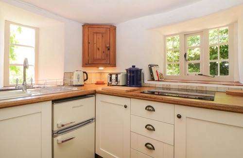 Ottery St Mary Cabaña | THE HIDEAWAY AT BURROW HILL, pet friendly in Ottery St Mary