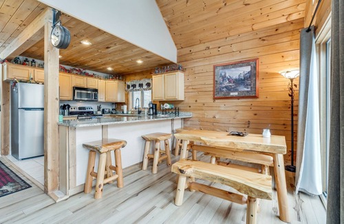 Piney Flats Casa | The Hideaway Cabin-Piney Flats- Tri-Cities- Bristol Motor Speedway