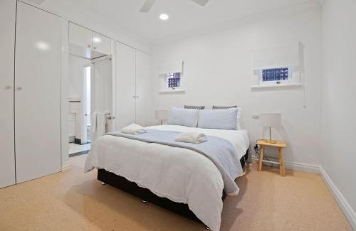 Wagga Wagga Casa | The Hideaway - Charming Cottage, Entertaining Area