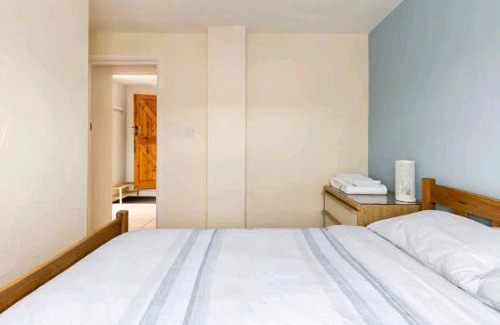 Roundham Apartamento | The Hideaway, Family apartment close to the beach.