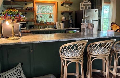 Eureka Springs Casa | The Hideaway House at The Bluebird - 3 bed/4 bath, pet friendly, hot tub!