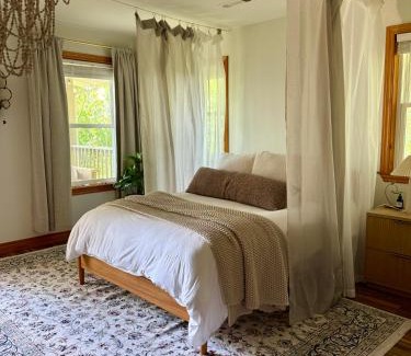 Eureka Springs Casa | The Hideaway House at The Bluebird