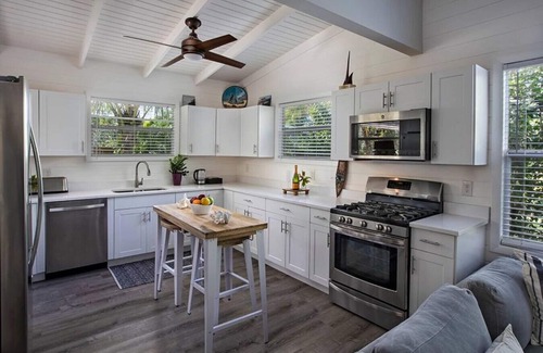 Estate Hull Cabaña | The Hideaway Hull Bay Cottage 8