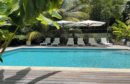 Estate Hull Cabaña | The Hideaway Hull Bay Cottage 6