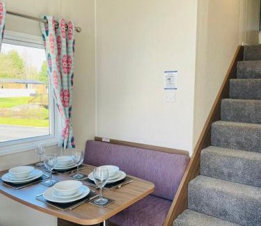 Allerthorpe Casa | The Hideaway Lodge with Hot Tub