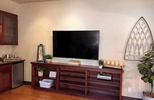 Fresno Casa | The Hideaway on Brown Ave.