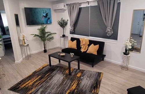 Parkway-South Sacramento Casa | The Hideaway