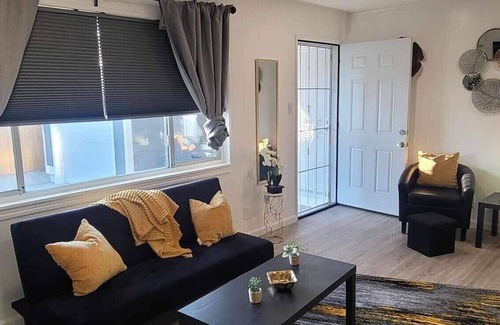 Parkway-South Sacramento Casa | The Hideaway