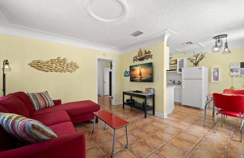 Bradenton Casa | Acogedora cabaña - Pasos para Riverwalk / Cerca de las playas
