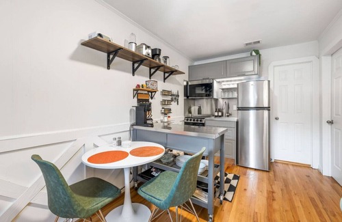 West Ashley Casa | The Hideout | Fire Pit, Movie Deck & Fun Games