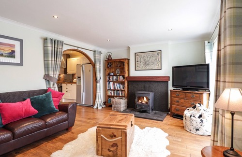 Achachork Cabaña | THE HIDEOUT, pet friendly, country holiday cottage in Portree