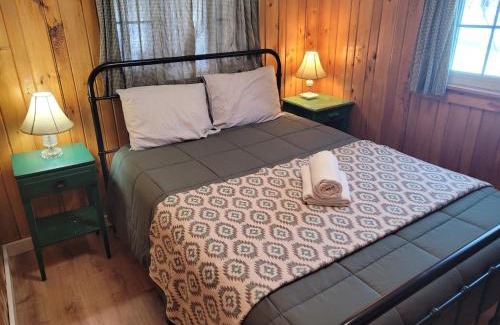 Higgins Lake Casa | The Higgins Lake Hideaway - Super Cute!