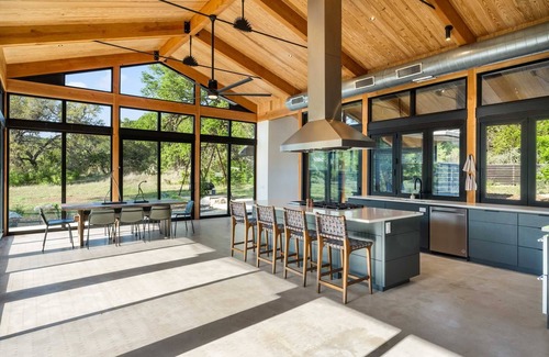 Concan Cabina | The High Places Ranch