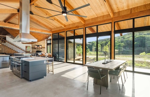 Concan Cabina | The High Places Ranch