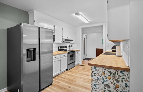 Southmont Apartamento | Marvelous 3-bedroom home on High Rock Lake