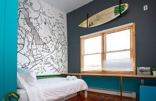 Queens Condominio | The High Tide Studio #5 Studio Bedroom Hotel Room by Redawning