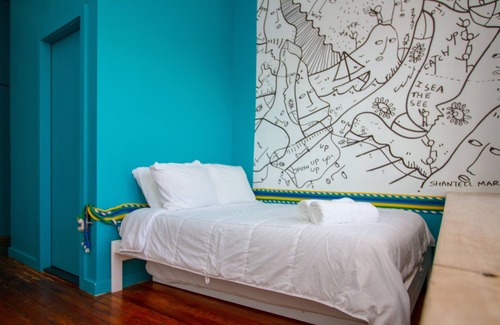 Queens Condominio | The High Tide Studio #5 Studio Bedroom Hotel Room by Redawning