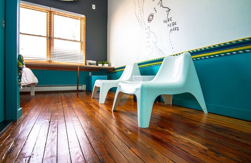 Queens Condominio | The High Tide Studio #5 Studio Bedroom Hotel Room by Redawning