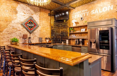 Phoenix Hill Casa | The Highball * Speakeasy Lounge & Retreat 6BR 5BA