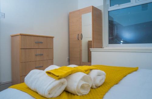 Northampton Apartamento | The Highfield Villa, 5 bedrooms, Northampton Centre, Sleeps 10