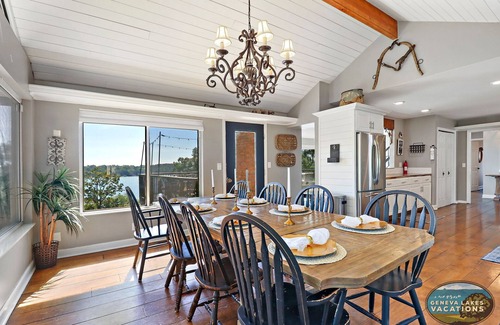 Twin Lakes Casa | The Highland House - Heated Pool, Lake Elizabeth Pier, Game Room! Perfect for families and groups
