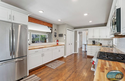 Twin Lakes Casa | The Highland House - Heated Pool, Lake Elizabeth Pier, Game Room! Perfect for families and groups